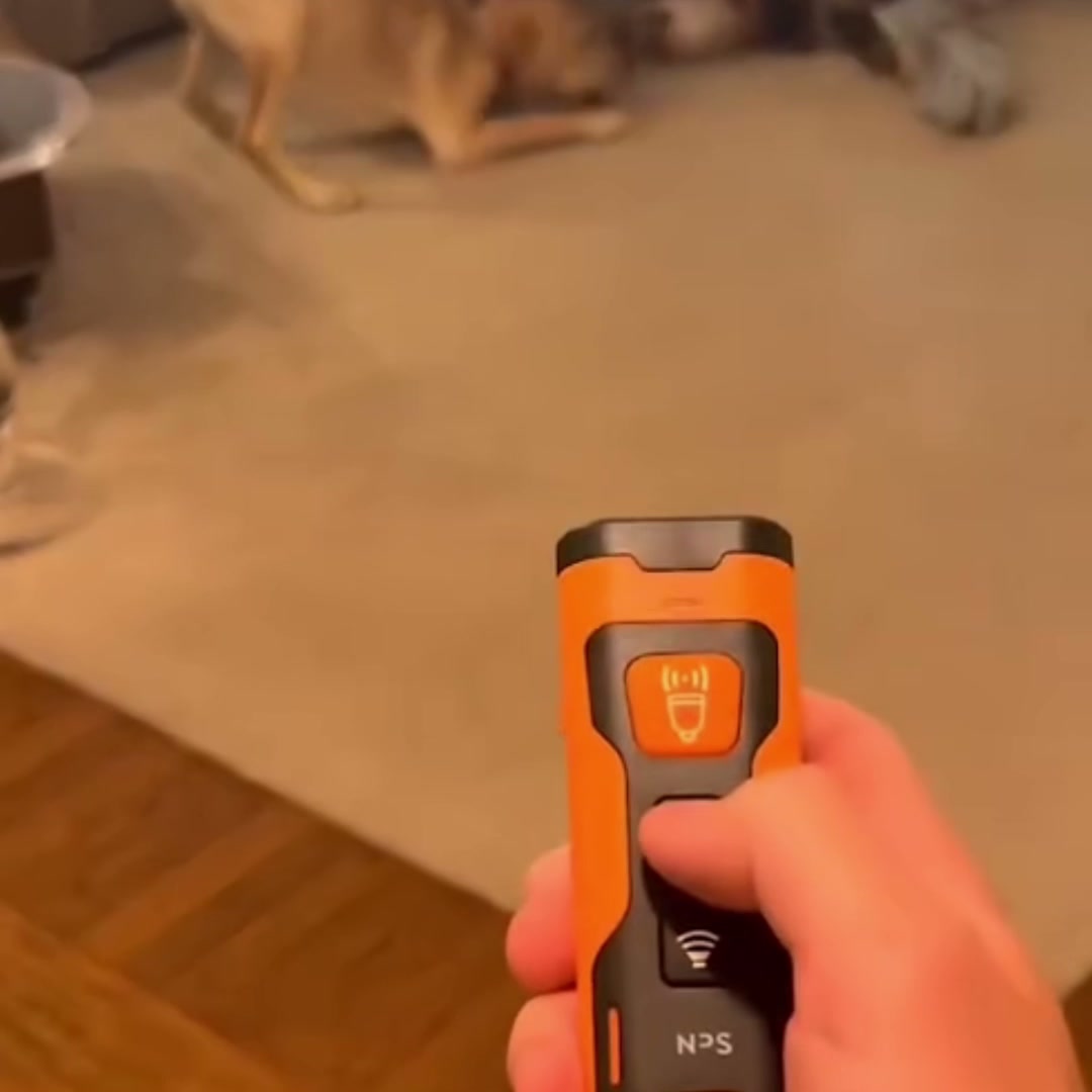 BarkStop™ – натиснете бутона